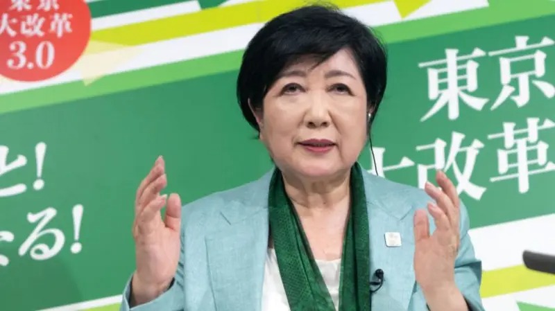 टोकियोको पहिलो महिला गभर्नरले लगातार तेस्रो पटक चुनाव जितिन्