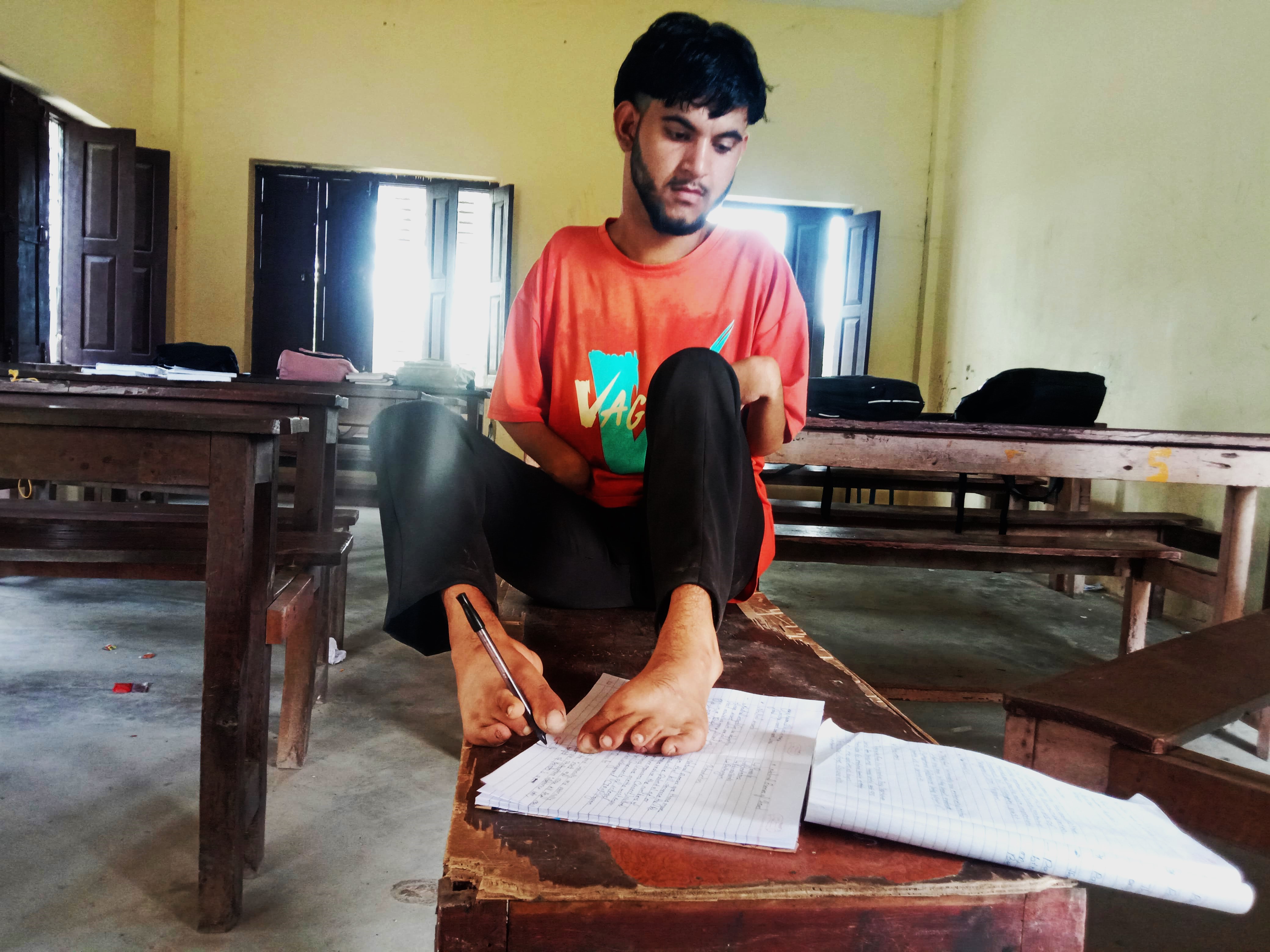 खुट्टाले लेखेर एसइई उत्तीर्ण