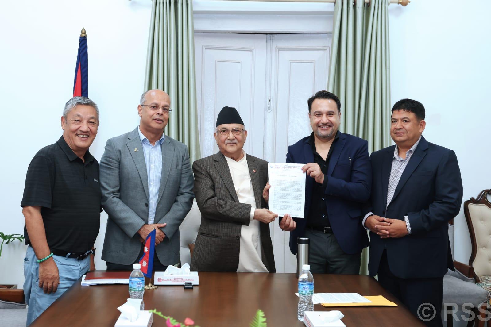 हवाई क्षेत्रका समस्याबारे प्रधानमन्त्री ओलीसँग वायुसेवा सञ्चालकको छलफल