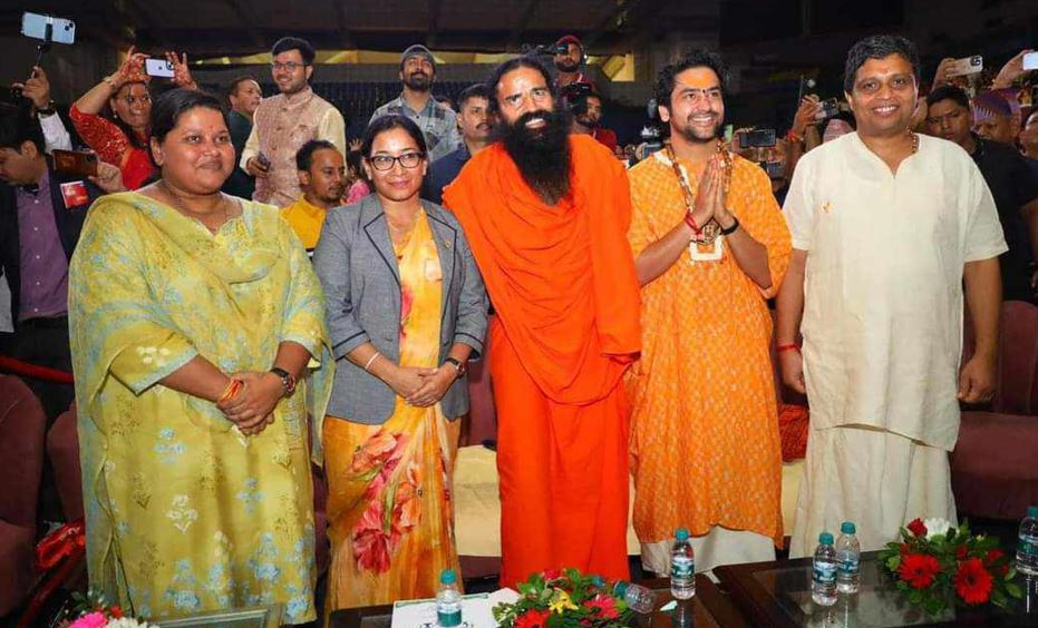सत्ता गुमेपछि प्रचण्ड परिवारमा छटपटाहट, बाबा रामदेवको शरणमा प्रचण्डपुत्री