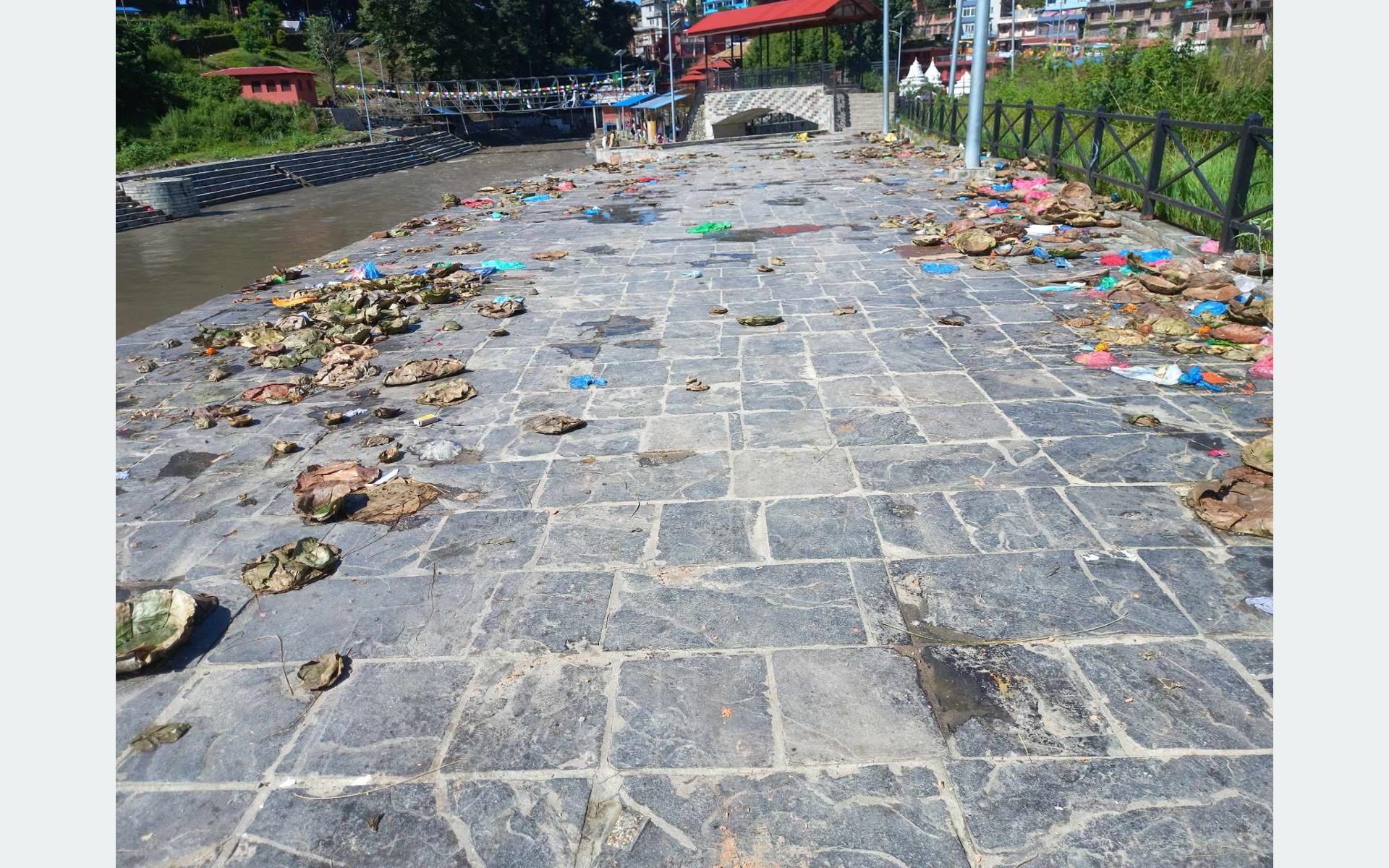 गोकर्णेश्वर मन्दिर क्षेत्रमा फोहर उठाउन ढिलाइ
