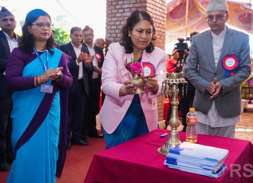 प्रविधिसँग जोडेर नयाँ पाठ्यक्रम बनाउन शिक्षामन्त्री भट्टराईको निर्देशन