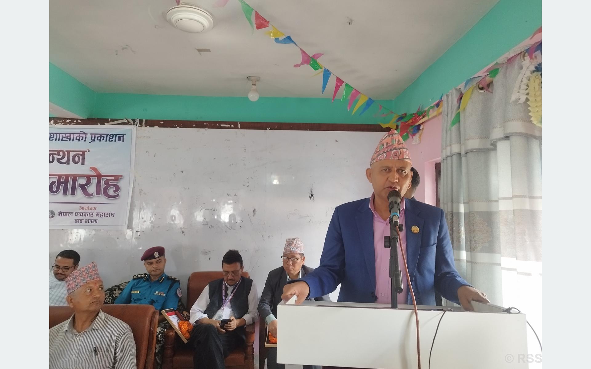 पत्रकारले तथ्यमा आधारित भएर समाचार लेख्नुपर्छः मुख्यमन्त्री आचार्य