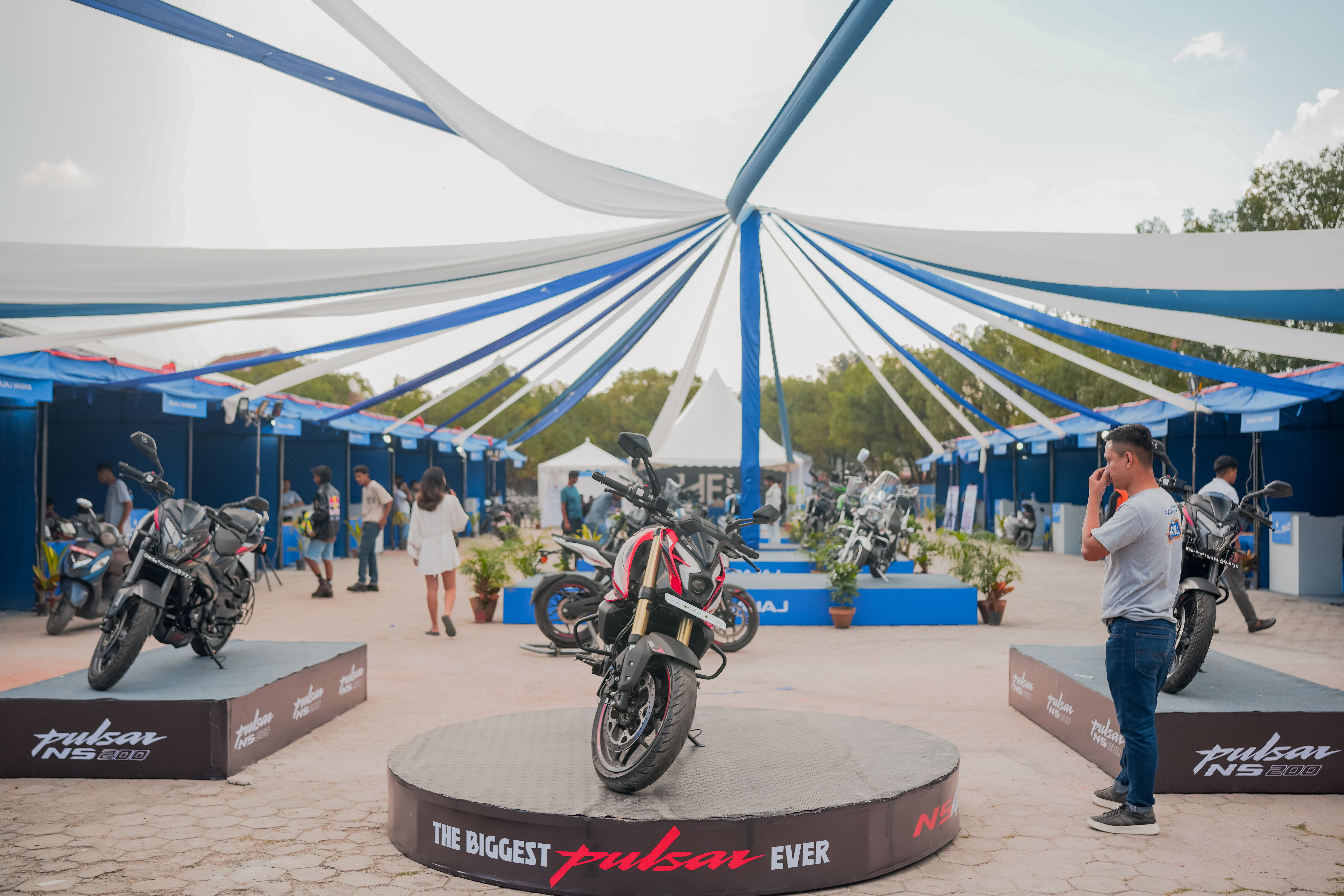 बजाजको ग्रान्ड कार्निभल