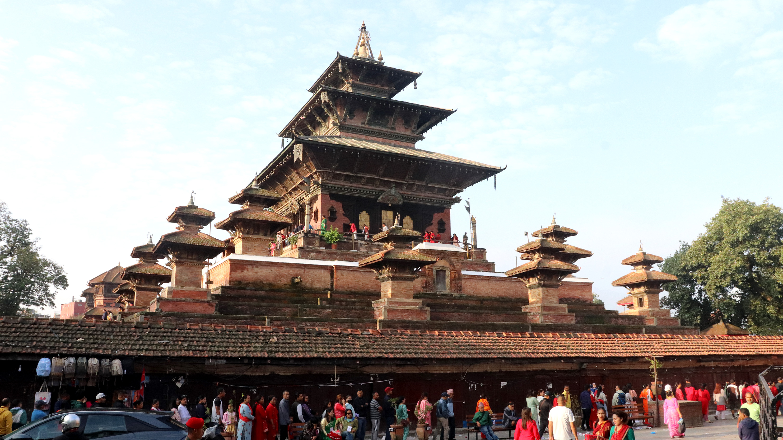 तलेजु भवानी मन्दिरमा भक्तजनको भिड