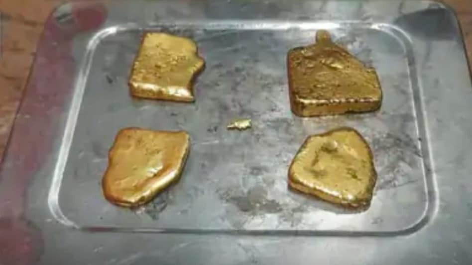 मलद्वारमा हालेर १ किलो सुन तस्करी, विमानस्थलमा समातेपछि अपरेशन गरेर निकालियो