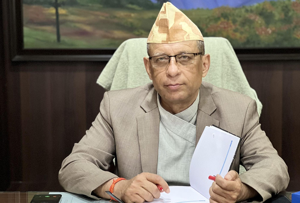 मानव तस्करीको आरोप लागेका निवर्तमान मन्त्री अधिकारी एमालेबाट निलम्बित