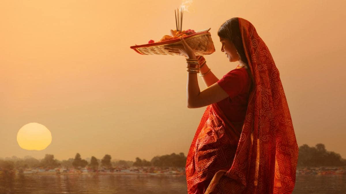छठको मुख्य दिन आज, अस्ताउँदो सूर्यको पूजा गरिँदै