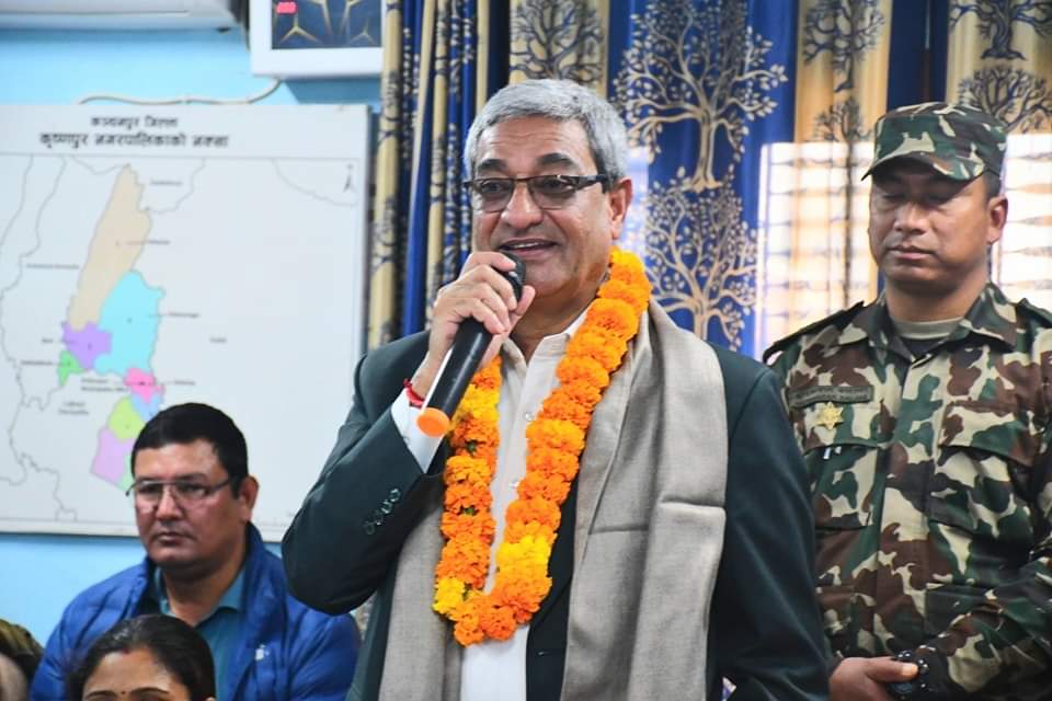 सबै दलको सहकार्यमा संविधान संशोधन हुन्छ :  गृहमन्त्री लेखक