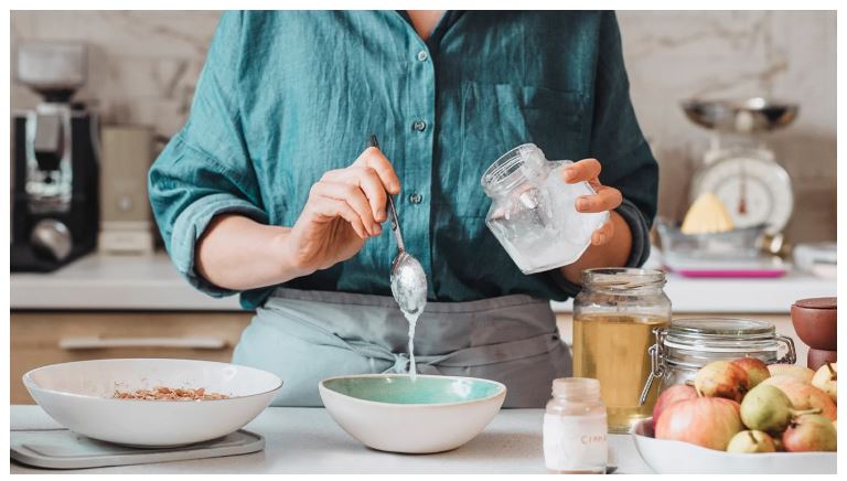 नरिवलको तेलमा यी ४ चिज मिसाएर अनुहारमा लगाउनुस्, चमक देख्नुहुनेछ