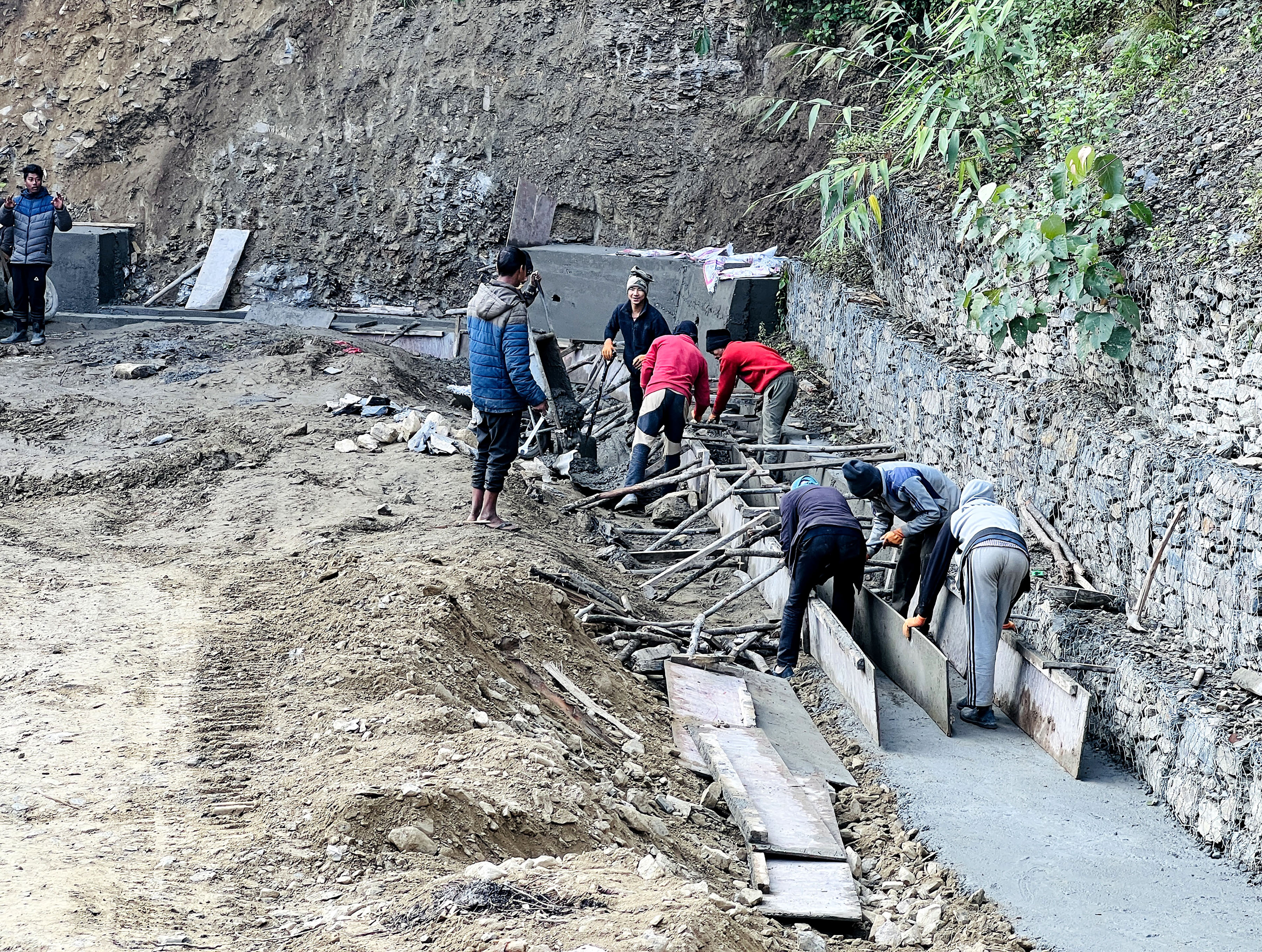 ढोरपाटन सिकार आरक्ष पुग्ने सडक स्तरोन्नति हुँदै