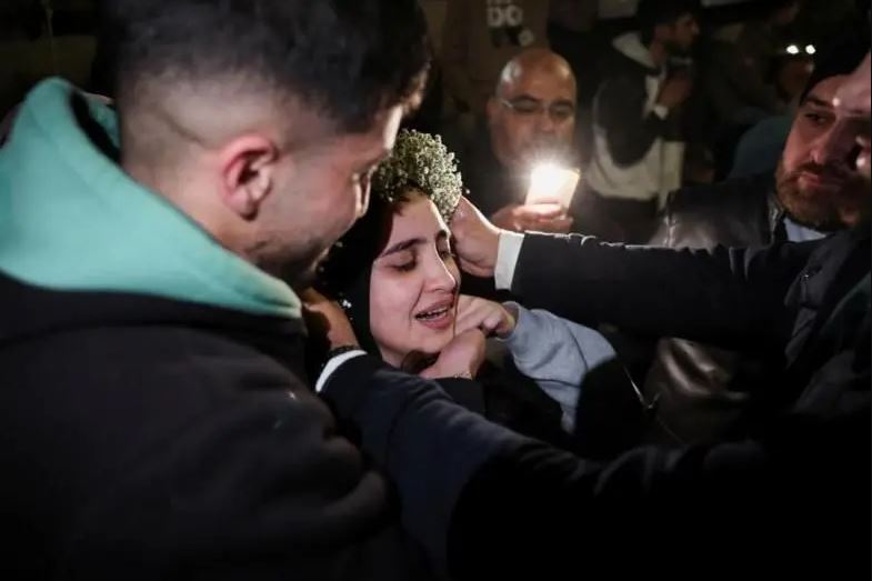 इजरायल-हमास युद्धविराम :  इजरायली कारागारबाट ९० जना प्यालेस्टिनी मुक्त