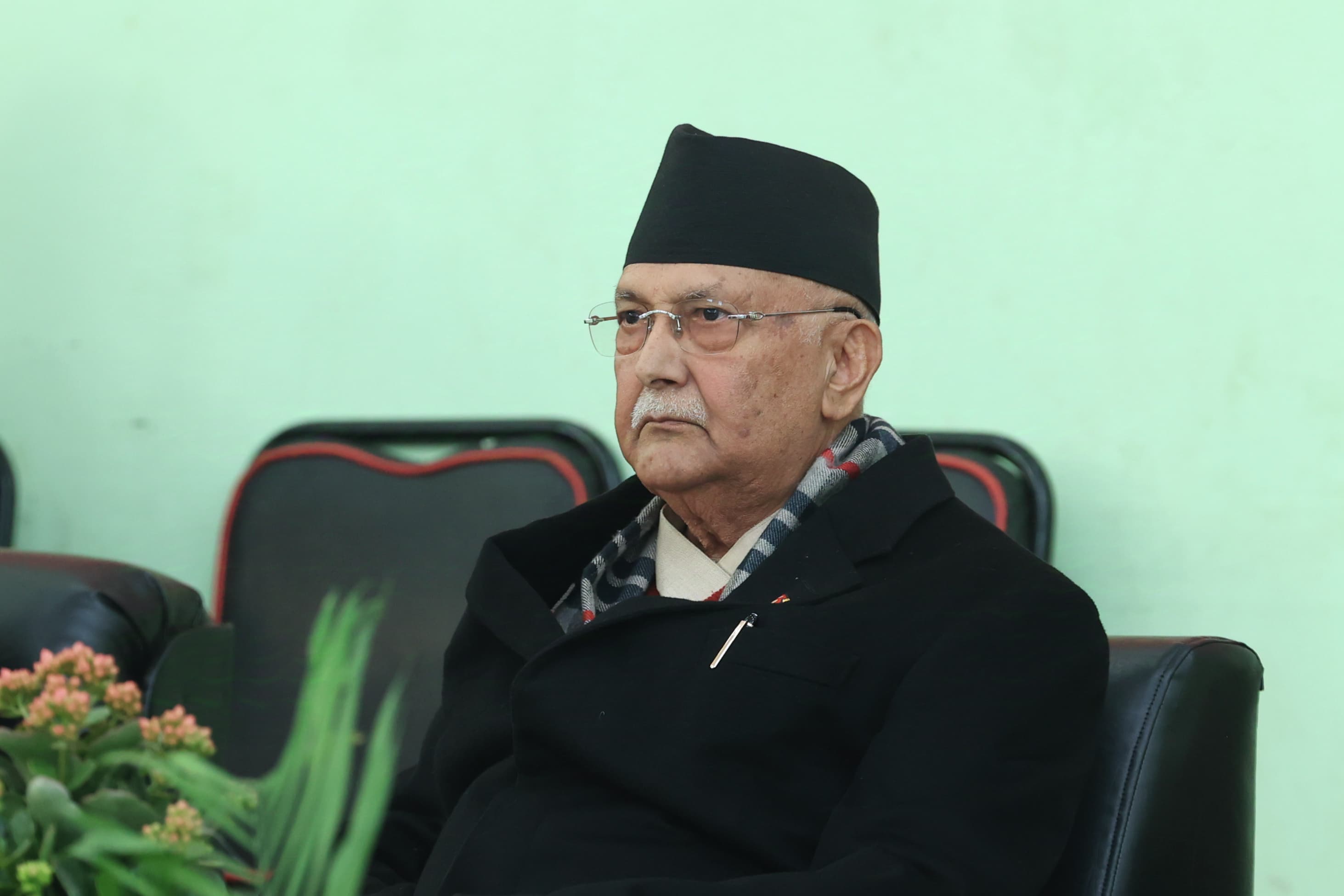 मीनबहादुरले दिएको जग्गा दानको विरोध गर्दा तीन नेता कारबाहीमा, उनीविरुद्ध फेरि उठ्यो एमालेमा आवाज