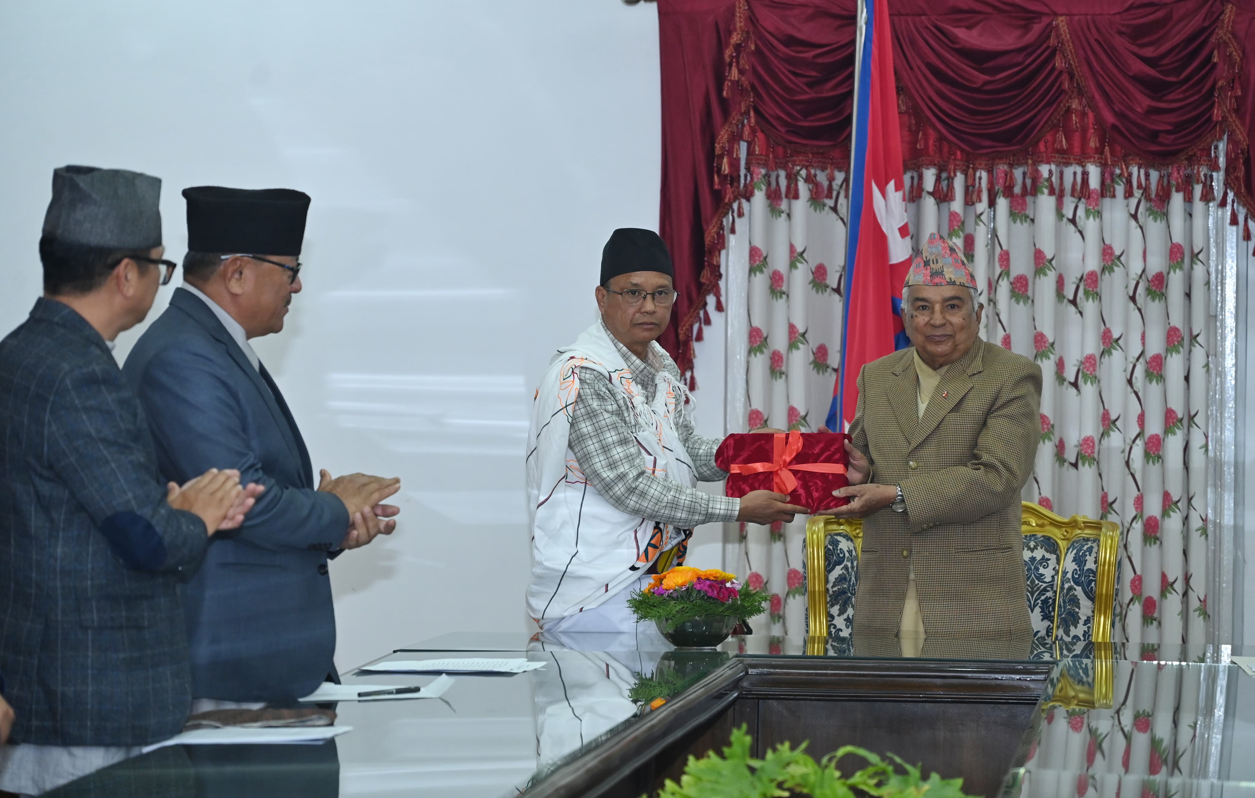 राष्ट्रपति समक्ष जनजाति आयोगको प्रतिवेदन पेश