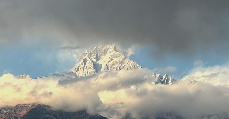 माछापुच्छ्रेमा हिमपात