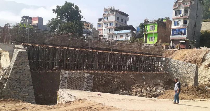 बुल्दी खोलामा पुल निर्माणः नौ महिनामा ७५ प्रतिशत प्रगति