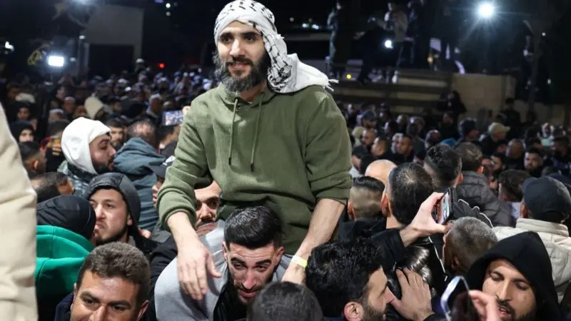 हमासले ४ शव बुझाएपछि इजरायलले प्यालेस्टिनी कैदीहरूलाई रिहा गर्न थाल्यो