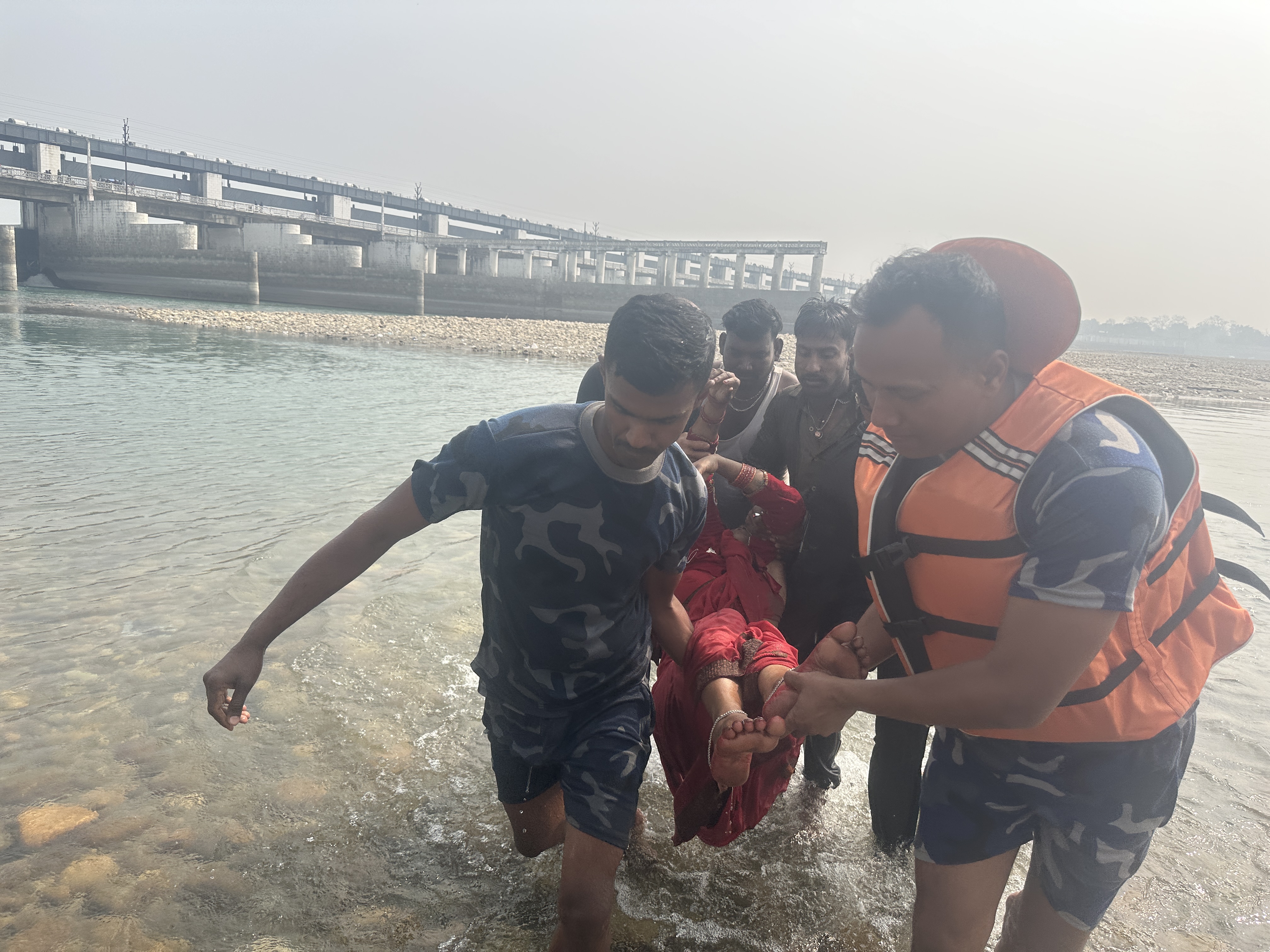 ३५ वर्षीया महिलाले उर्लदो नारायणीमा हामफालेपछि…