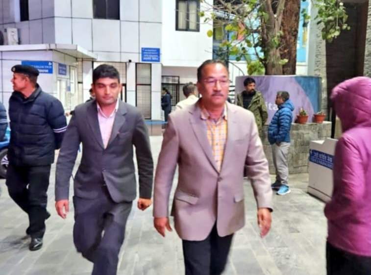 पुर्व युवराज पारसको स्वास्थ्य अवस्था बुझ्न नर्भिक अस्पताल पुगे कमल थापा