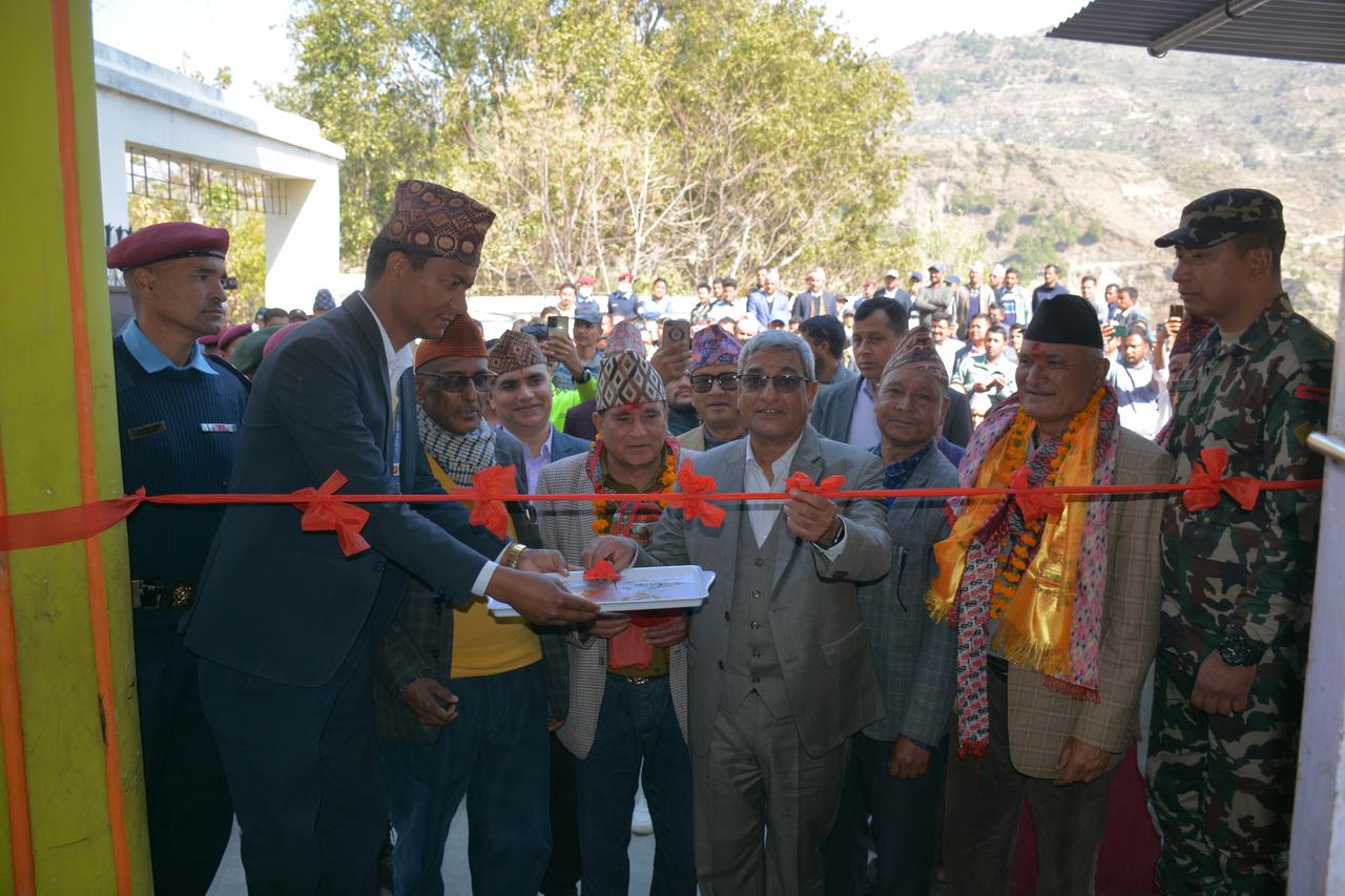 भूकम्प प्रभावित क्षेत्रमा पुनःनिर्माण सुरु भएको छ: गृहमन्त्री लेखक