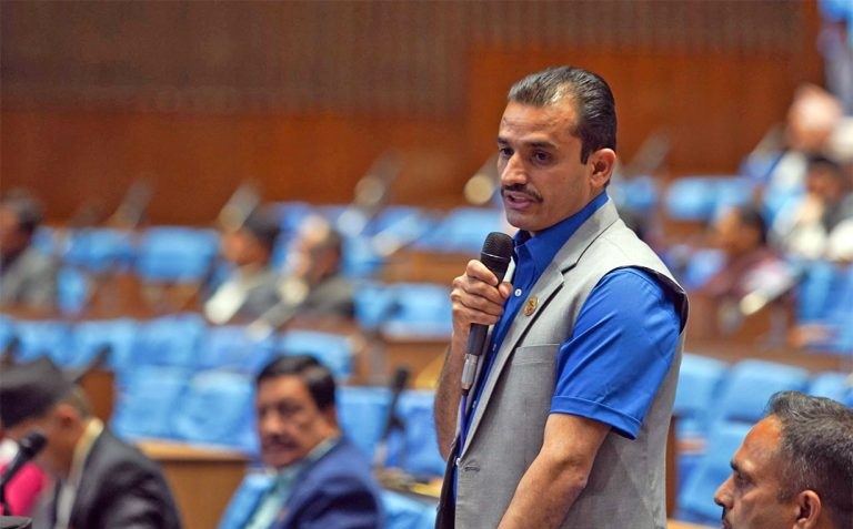 किसानलाई मल र दूधको बक्यौता तत्काल उपलब्ध गराउन माओवादीको माग