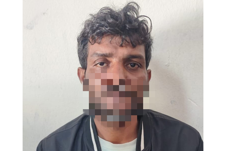 घुमुवा प्रहरीभन्दै ठगी गर्ने व्यक्ति पक्राउ