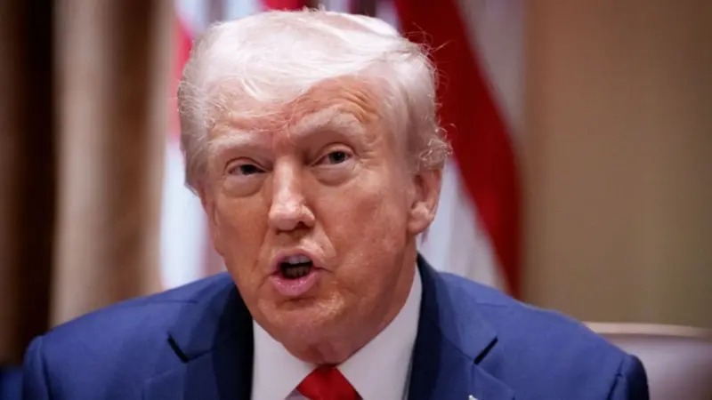 ट्रम्पले क्यानडा र मेक्सिकोलाई करबाट फेरि केही समयलाई छुट दिए