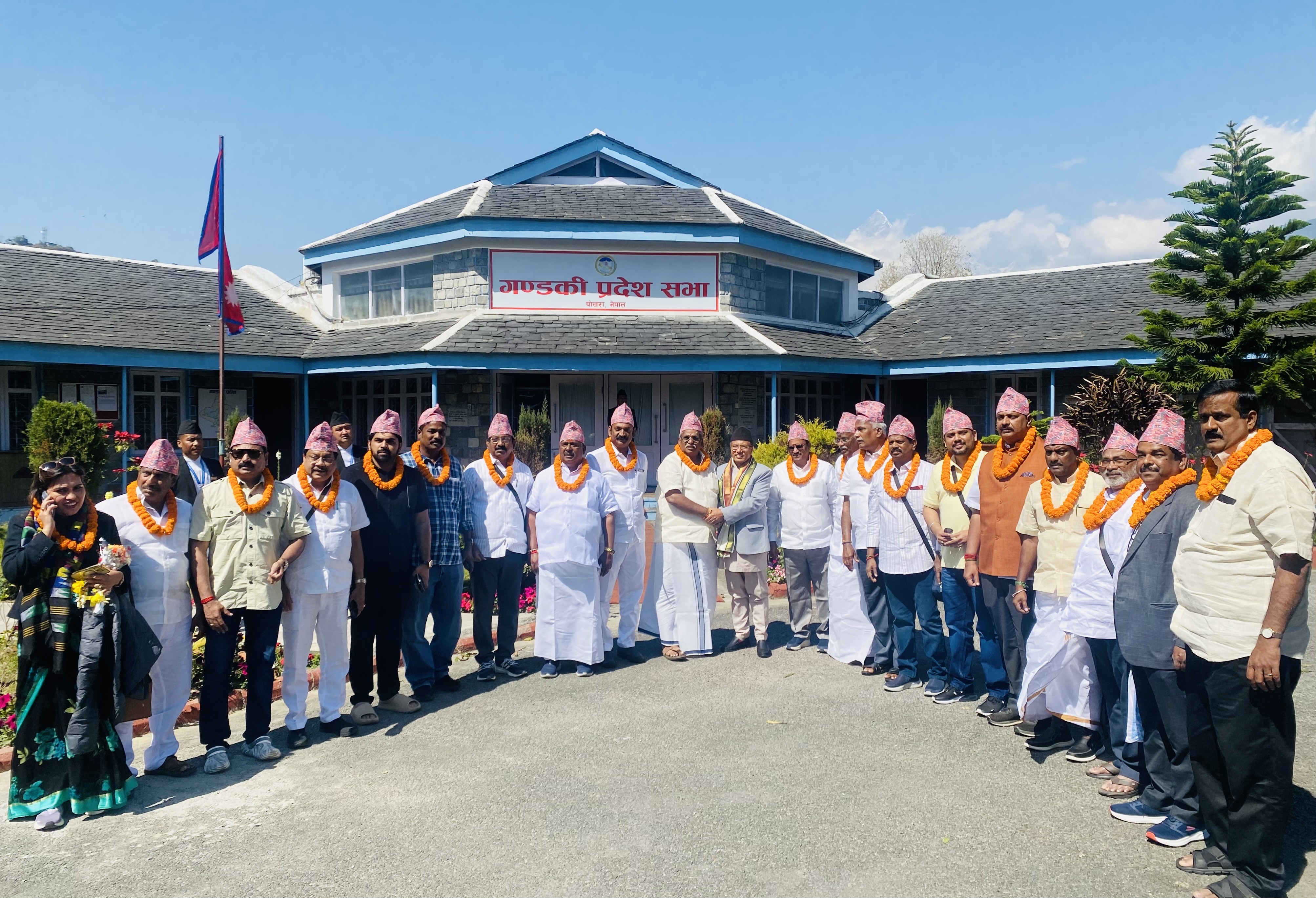 पुडुचेरीका विधायकहरू पोखरामा