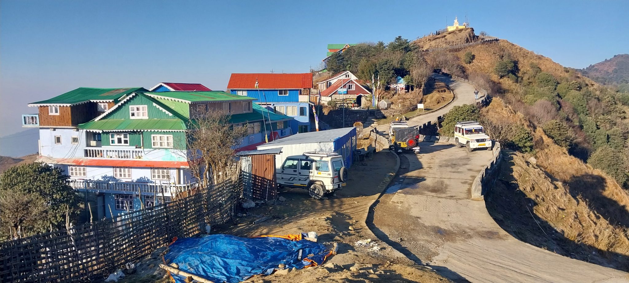 नेपालमा घर, स्कूल पढ्न भारतकै भर