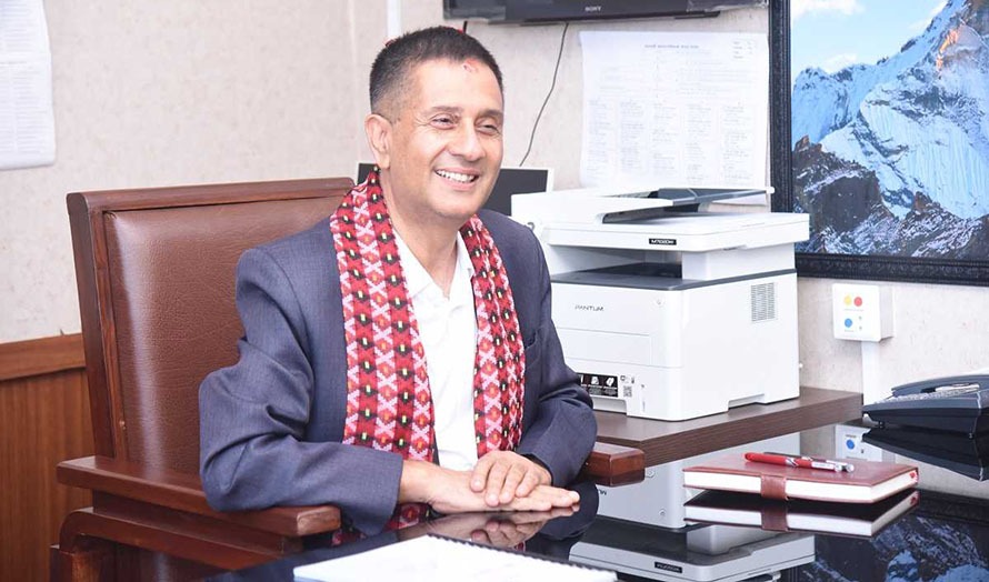 कर्मचारीले ताला फुटाएपछि कार्यकक्ष छिरे काठमाडौं महानगरका प्रमुख प्रशासकीय अधिकृत