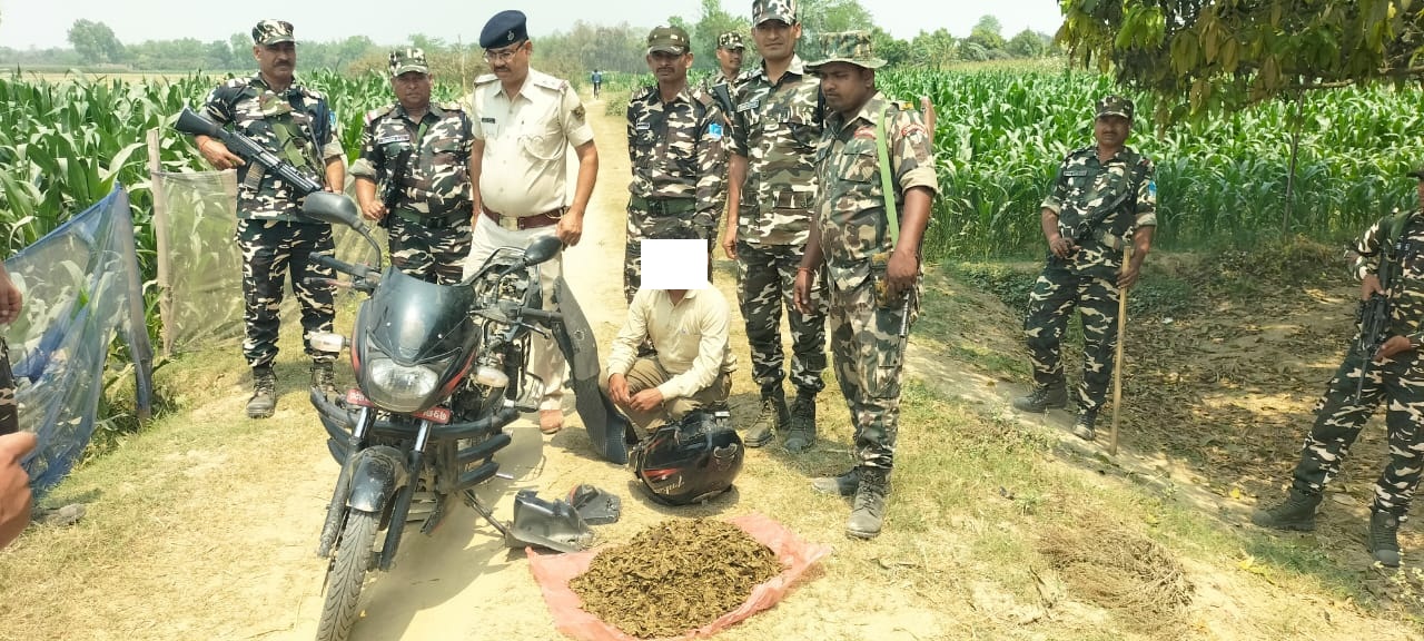 मोटरसाइकलको ट्यांकीभित्र गाँजा तस्करी गरेको आरोपमा नेपाली युवक भारतमा पक्राउ