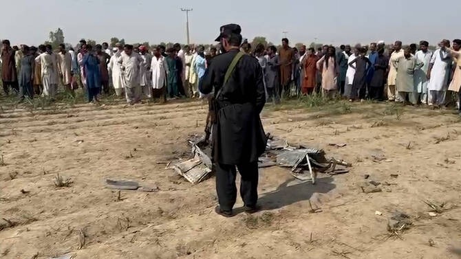 पाकिस्तानले भारतका १२ ड्रोन खसाल्यो, कम्तीमा २ लडाकू विमान भारतमा दुर्घटना