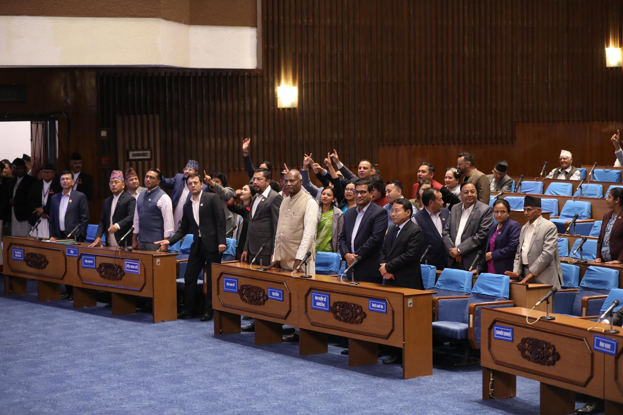 विपक्षीले अवरोध गर्दा यस्तो देखियो सदन (तस्बिरहरू)