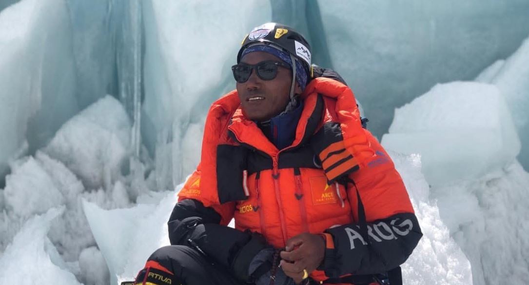 कामरिता शेर्पा आफ्नै रेकर्ड तोड्दै ३१ औं पटक सगरमाथाको शिखरमा