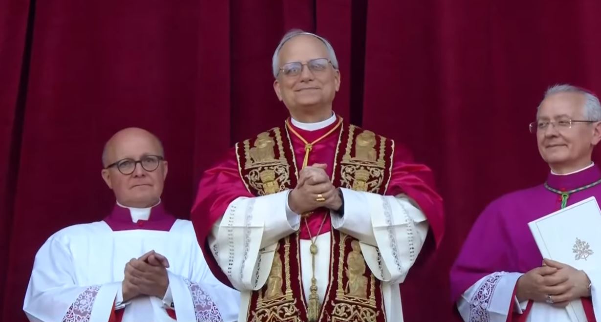 २ हजार बर्ष पछि नयाँ पोपमा अमेरिकन रोबर्ट फ्रान्सिस चयन, नयाँ नाम लियो चौधौं