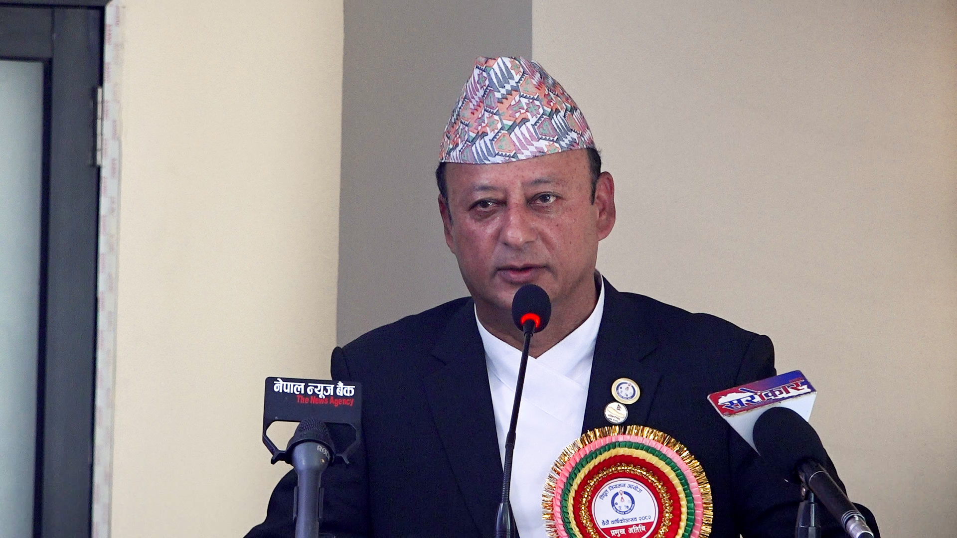 विद्युत‍्को शुल्क बुझाउने विषयमा विवाद आउनु लज्जास्पद : मन्त्री खड्का