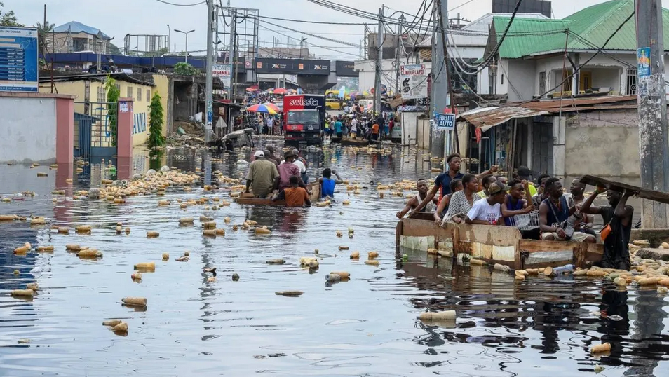 पूर्वी कंगोमा आएको बाढीका कारण एक सय भन्दा बढीको मृत्यु