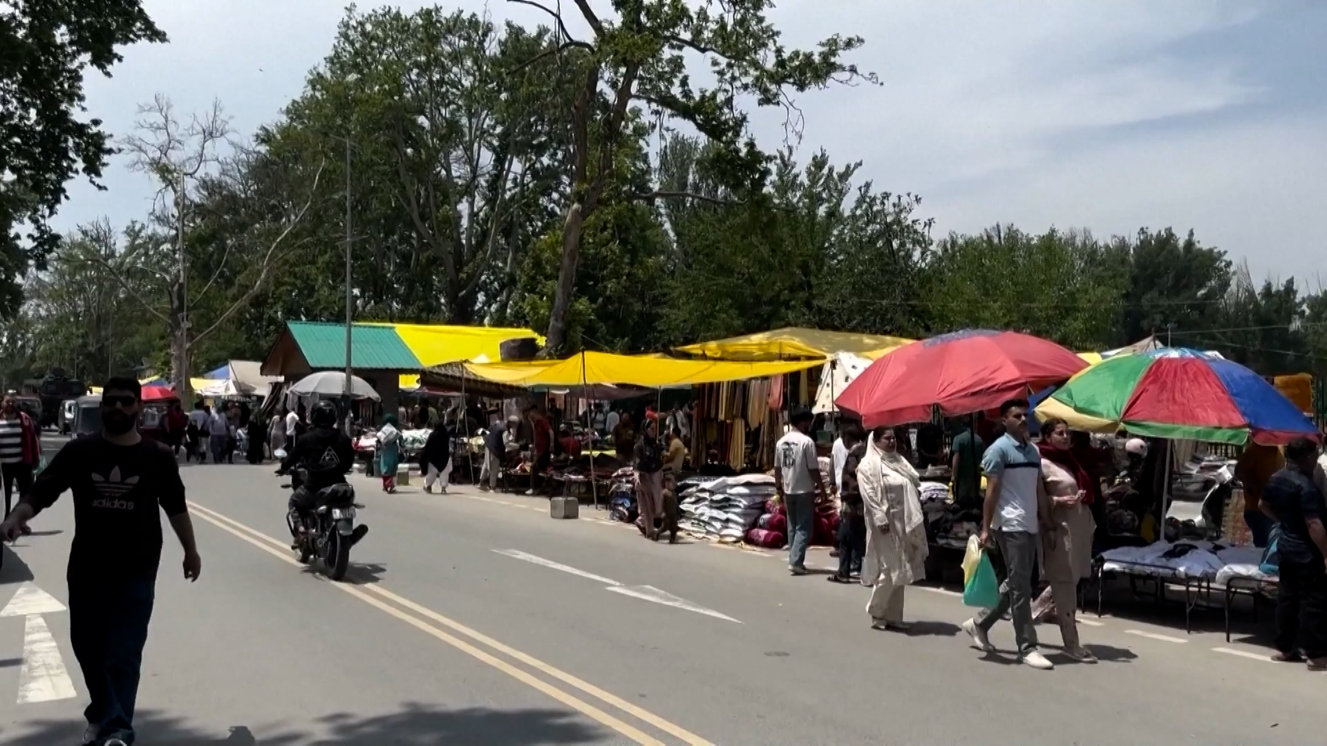 भारत-पाकिस्तानबीच युद्धविरामको घोषणापछि कश्मीरमा चहलपहल बढ्यो