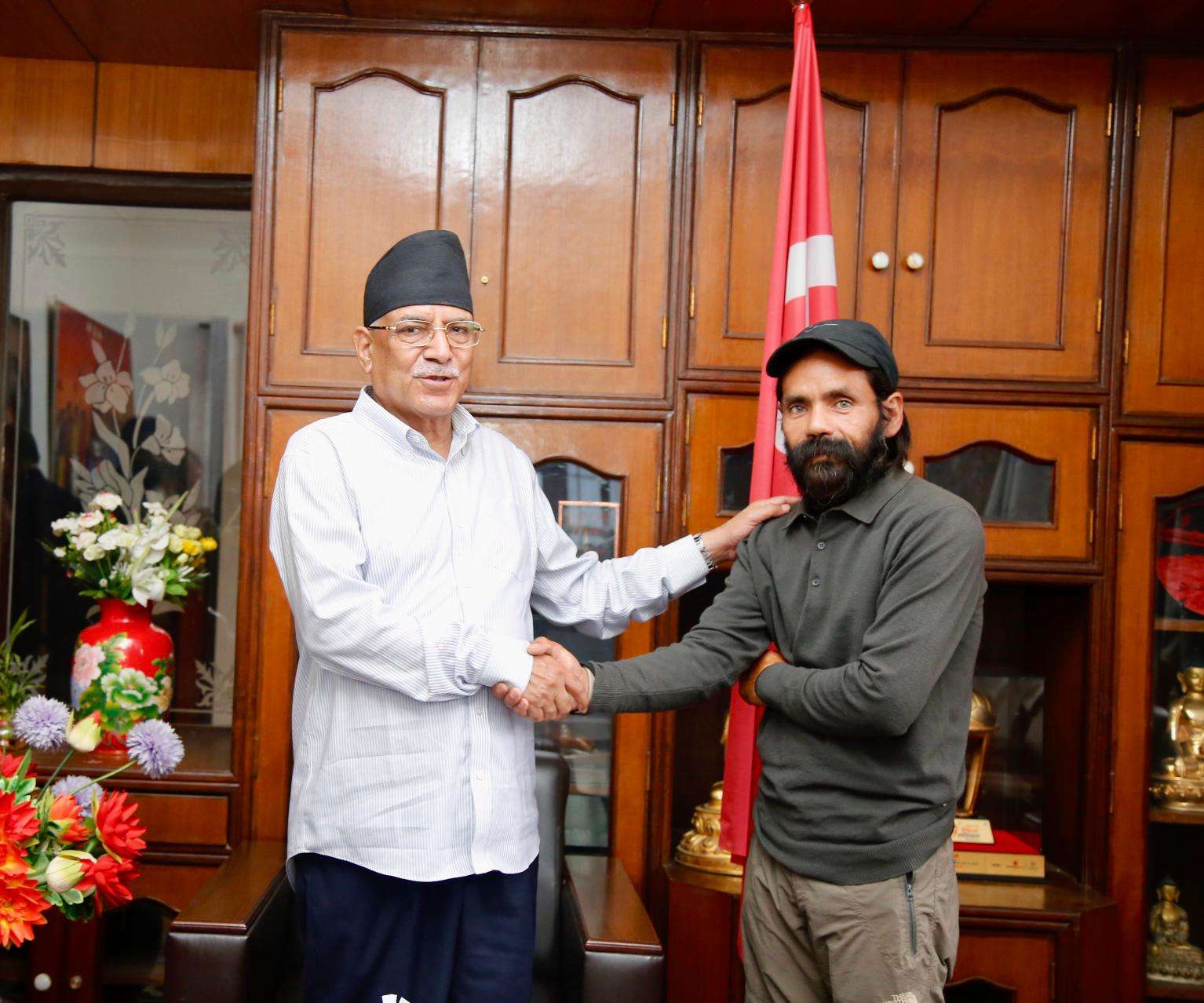 कर्णालीको समृद्धिका लागि नवराज बोहोराको पैदल यात्रा, प्रचण्डले दिए समर्थन