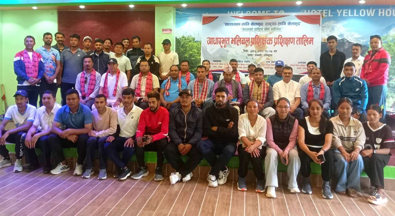 रामेछापमा सुरु भयो तीन जिल्लाका भलिबल प्रशिक्षकहरूको आधारभूत तालिम