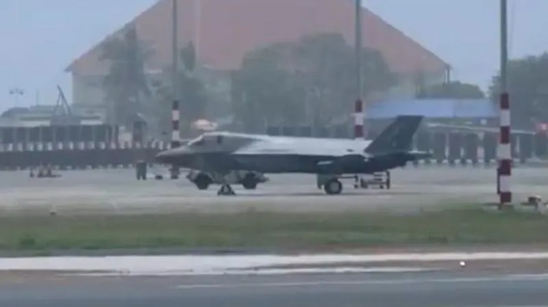 बेलायती सेनाको लडाकु विमान २ हप्तादेखि भारतमा किन फसिरहेको छ ?