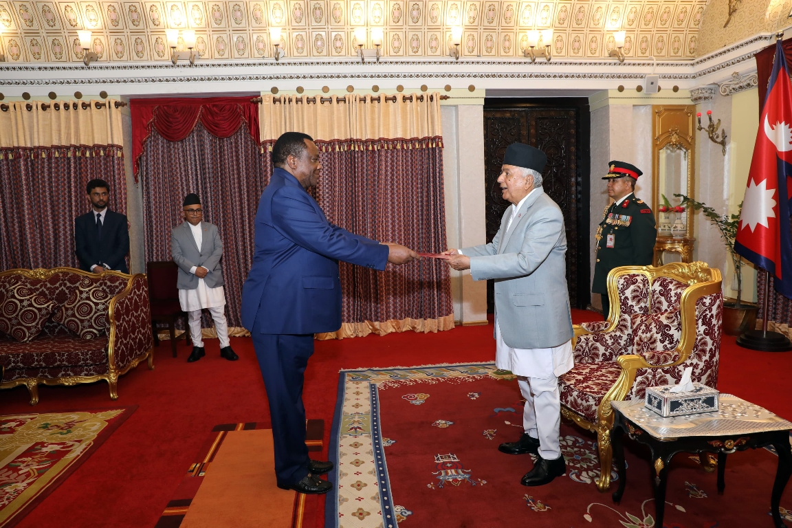 राष्ट्रपति पौडेलसमक्ष राजदूतहरुद्वारा ओहोदाको प्रमाणपत्र पेश