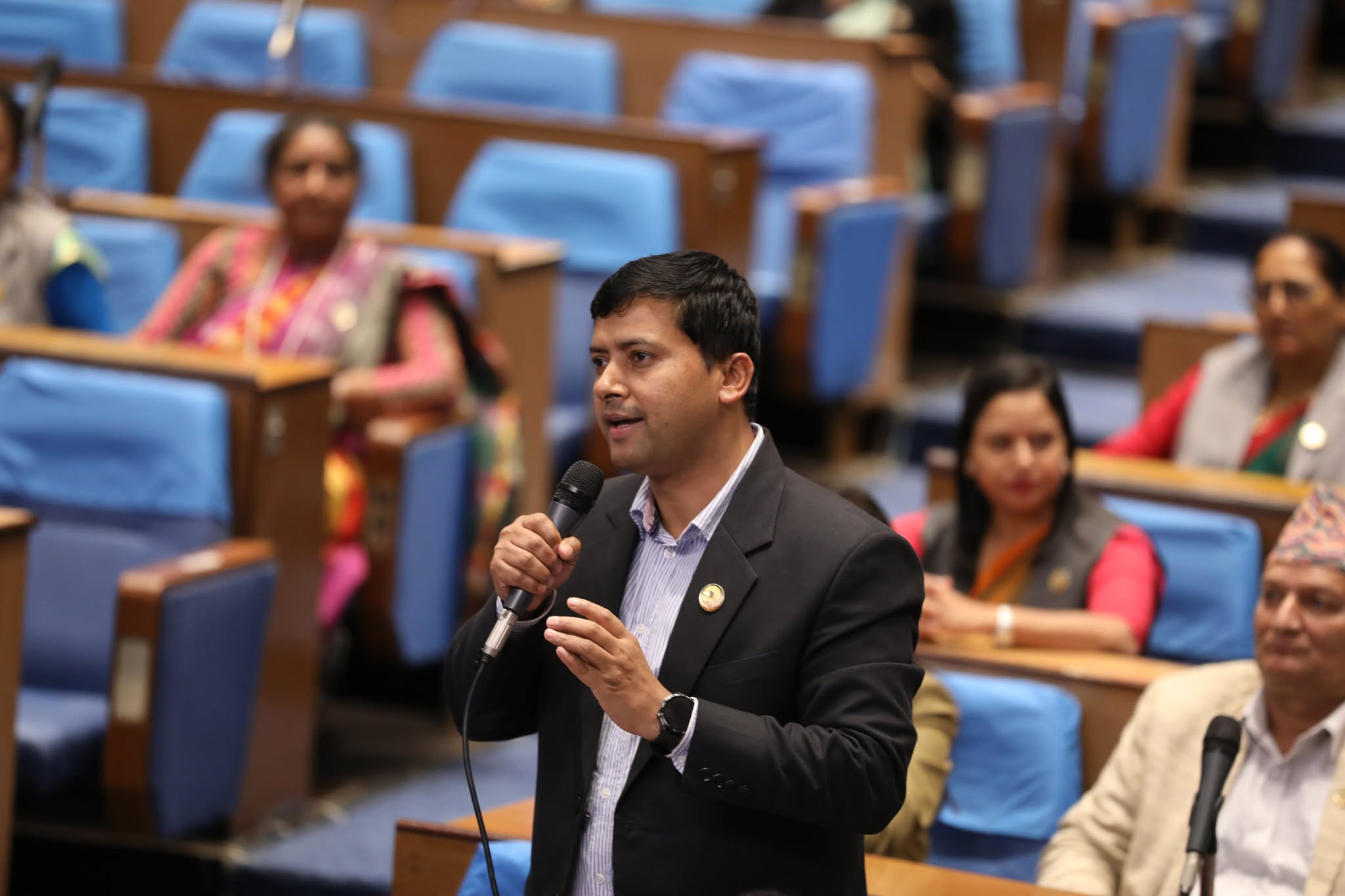 बजेट पारित गर्न एमालेको ह्विप