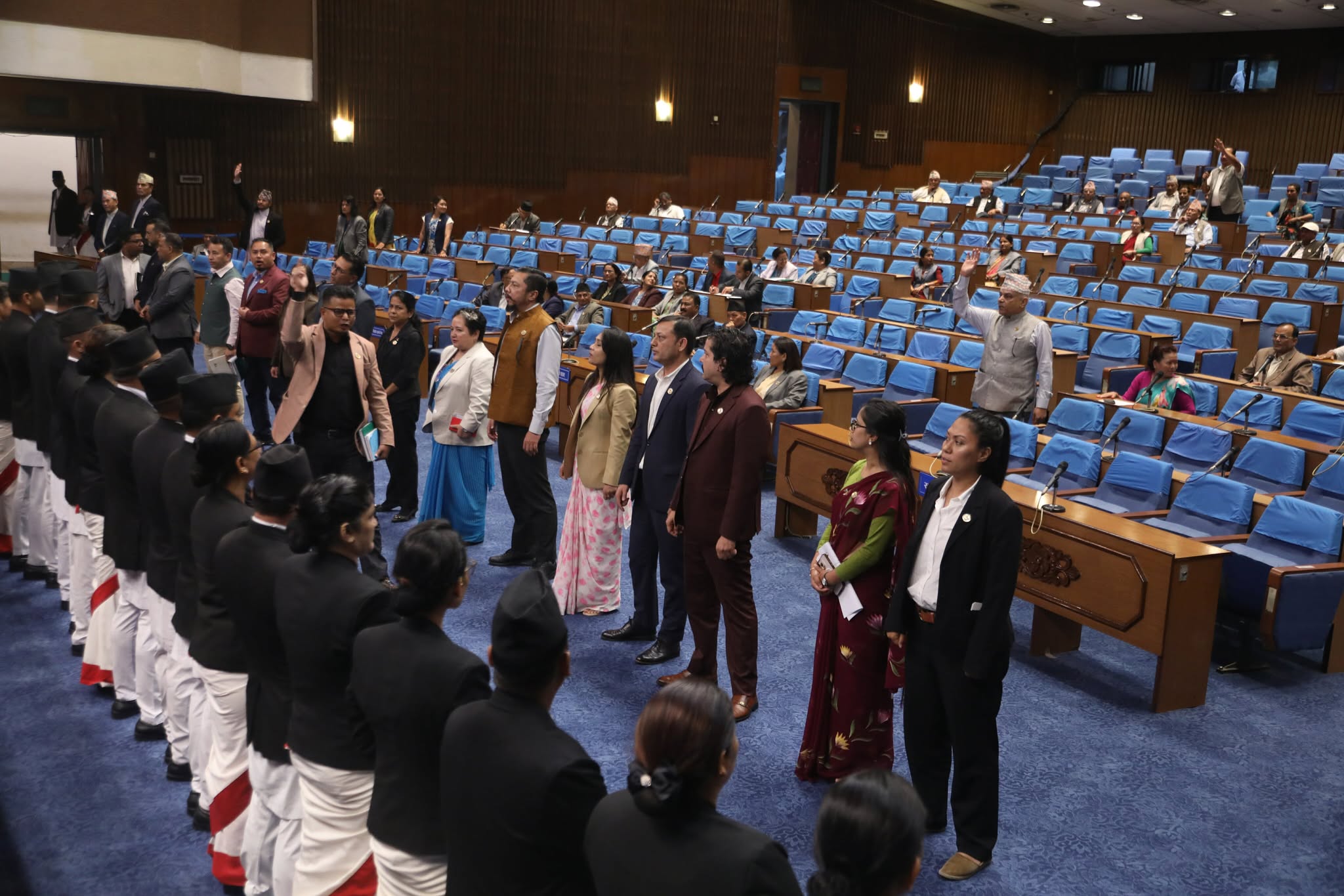 संसद्‌बाट बाहिरिए रास्वपा र राप्रपा