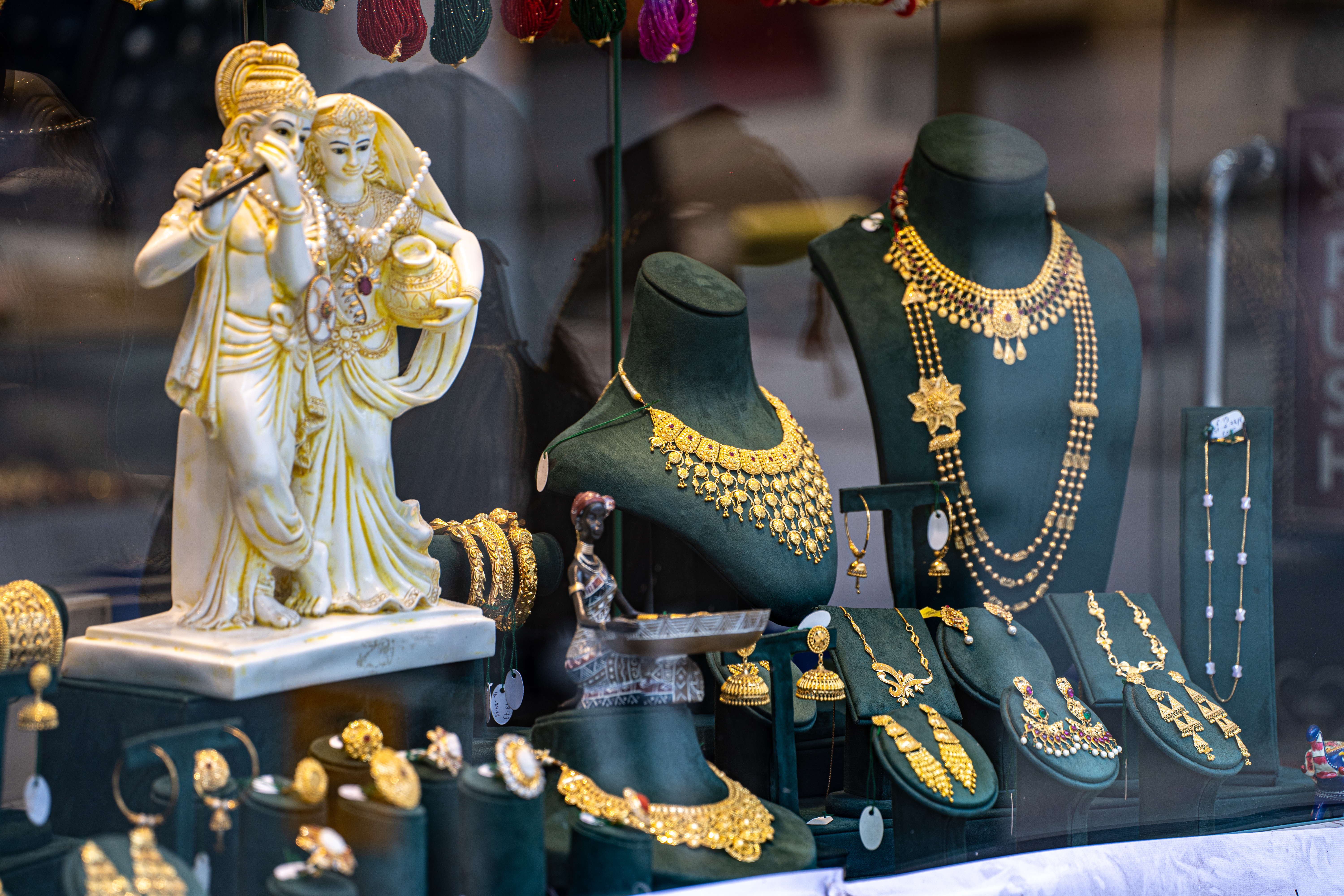 सुनको मूल्य घट्यो