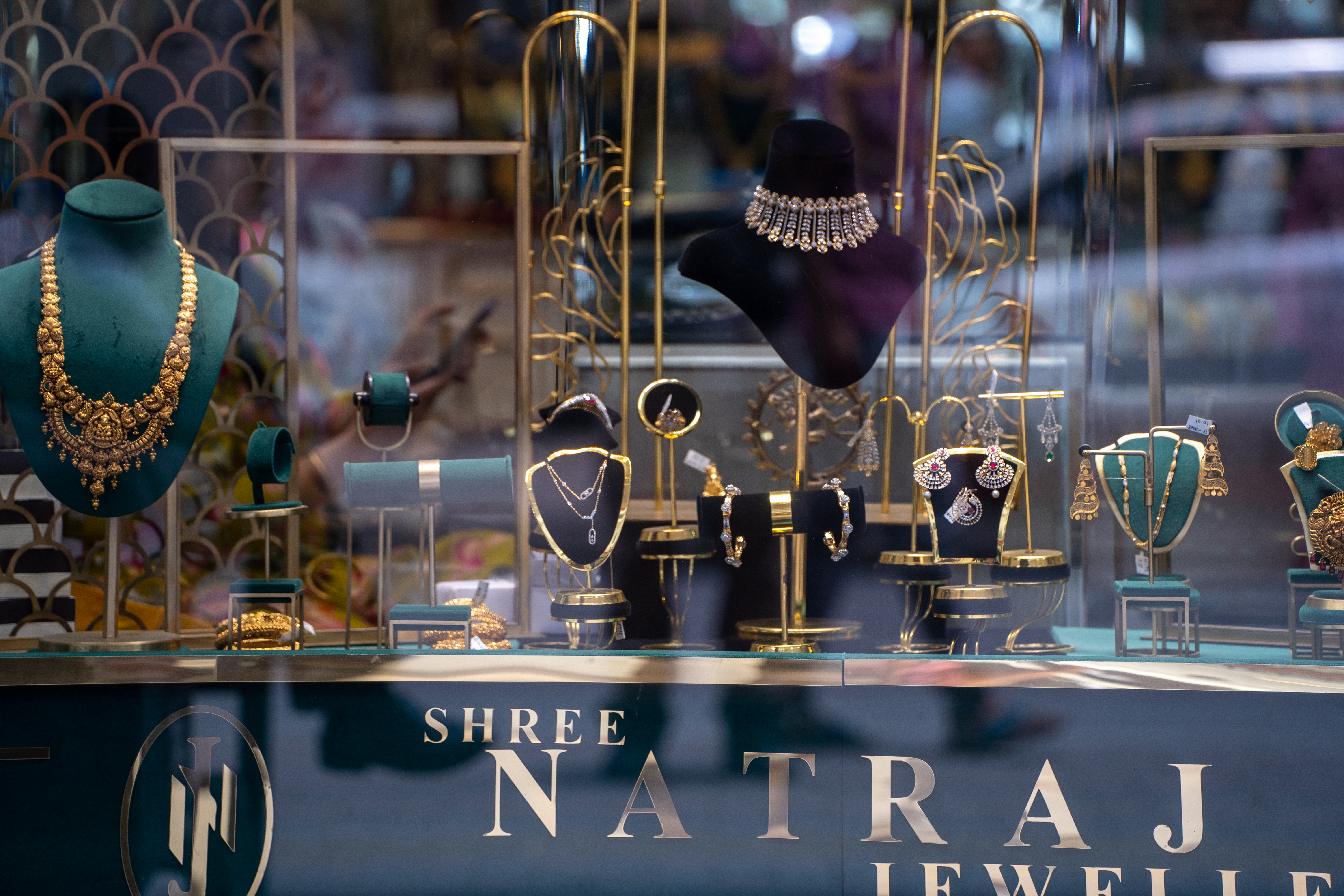 चाँदीको मूल्यमा नयाँ रेकर्ड, कतिमा हुँदैछ सुनको कारोबार?