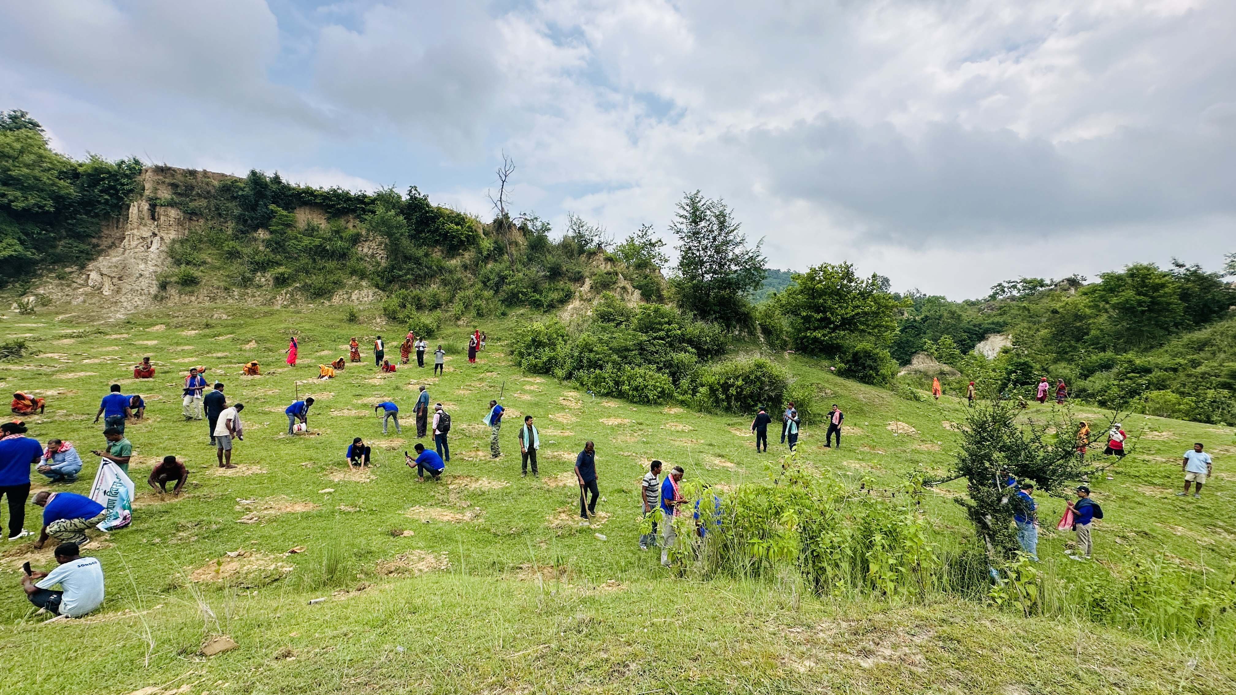 चुरेका नाङ्गा डाँडामा हरियाली अभियान