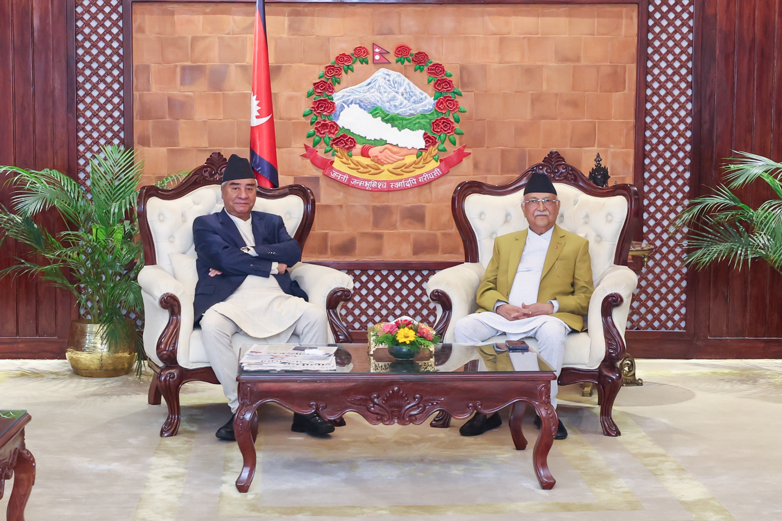 सत्ता पक्षीय दलका शीर्ष नेताको बैठक बालुवाटारमा जारी