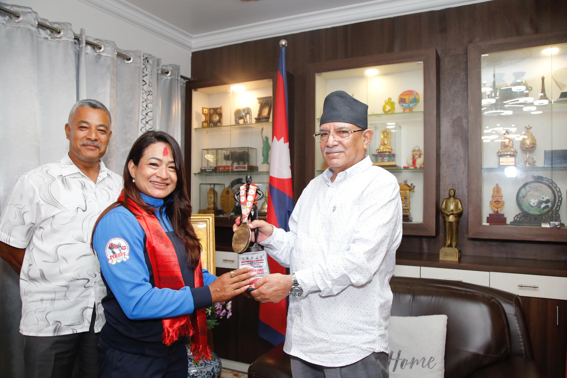 अध्यक्ष प्रचण्डद्वारा दक्षिण एशीयाली शारीरिक सुगठन प्रतियोगिता विजेता खेलाडीलाई बधाई