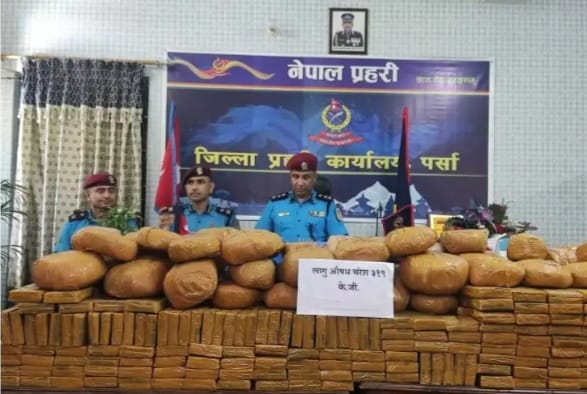 ३ सय १९ केजी चरेससहित एक जना पक्राउ